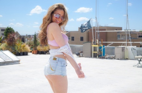 Amateur model Kylie K takes off her clothes outside while working a hula hoop 45900083