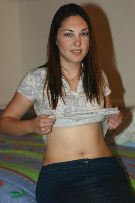Girl next door type Mia shows her trimmed muff for the first time 74011743