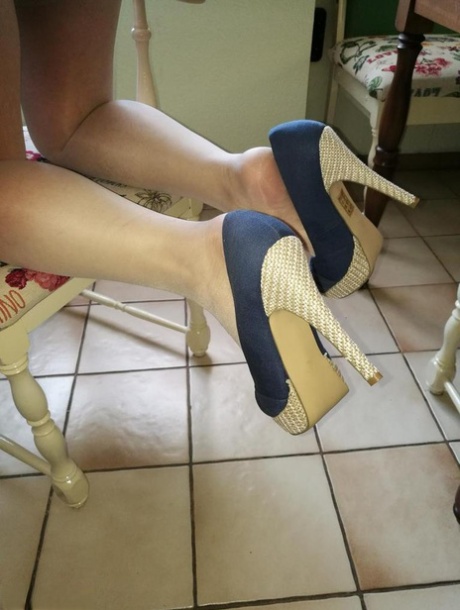 Old woman Caro pulls down her pantyhose in high heels at kitchen table 80569772