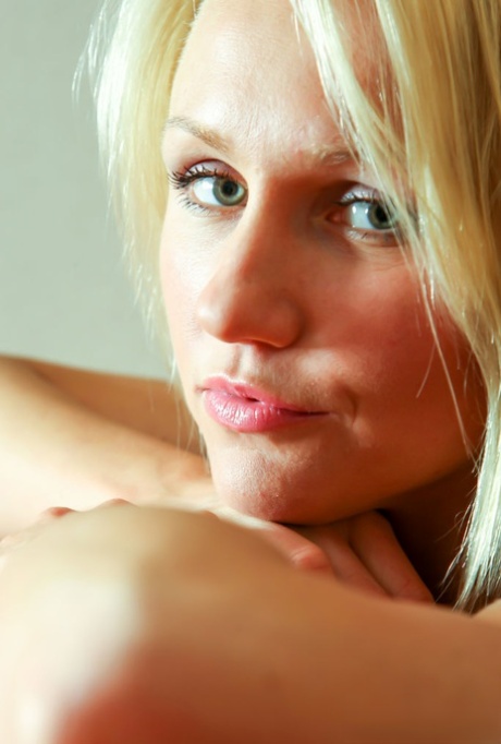 18-year-old blonde Vanessa S models totally naked in a confident manner 59663095