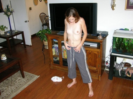 Teen amateur stretches out her wet pussy before spitting out cum after a BJ 45155958