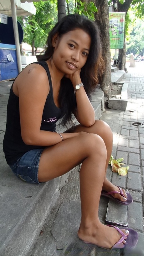 Petite Filipina female sells her hairy bush to a visiting sex tourist 40049552