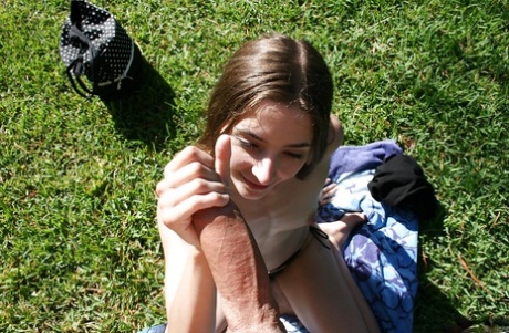 Amateur girlfriend gives a sloppy blowjob in these homemade photos 44525166