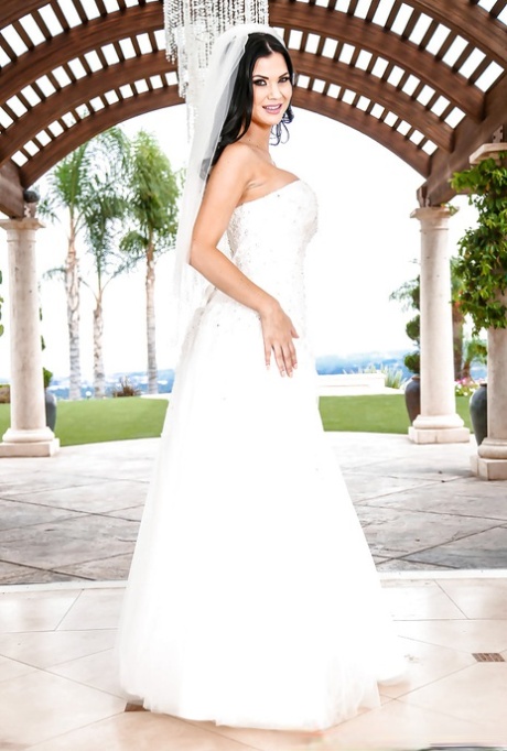 European MILF Jasmine Jae gets unclothed on her wedding day 79777384