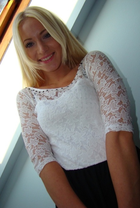 Young blonde girl is convinced to take off her clothes to pose in the nude 20787448