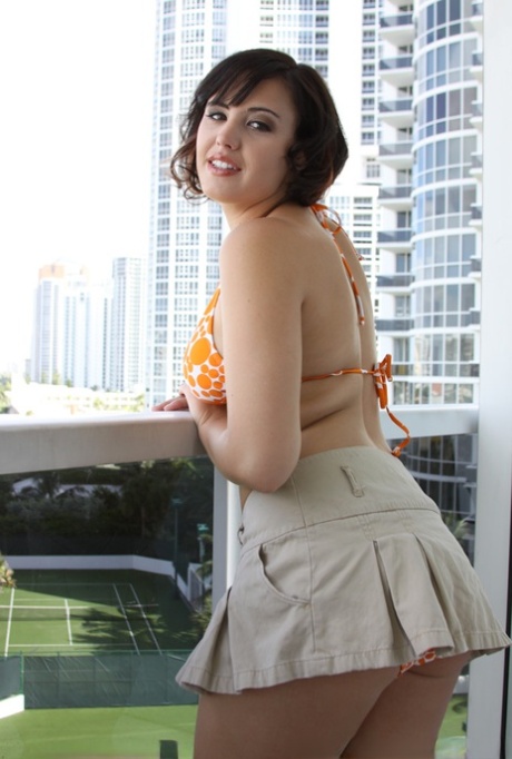 Amateur girlfriend Brooke Lee Adams shows her hot body outdoor 53270227
