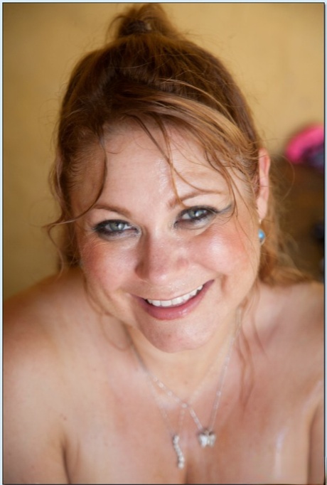 Huge BBW mommy getting her pussy probed with a long shaft 85624895